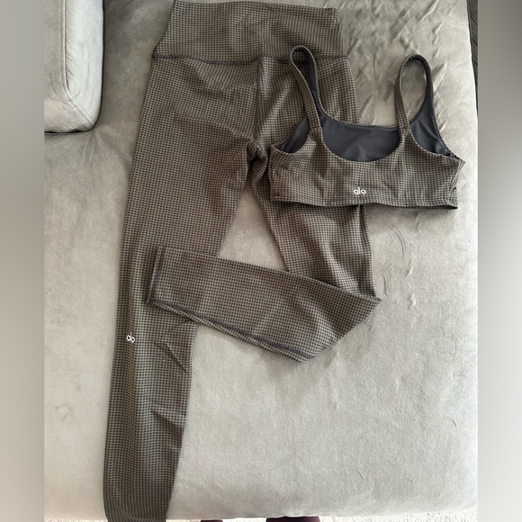 Alo Leggings+Bra Set - Picture 3 of 4